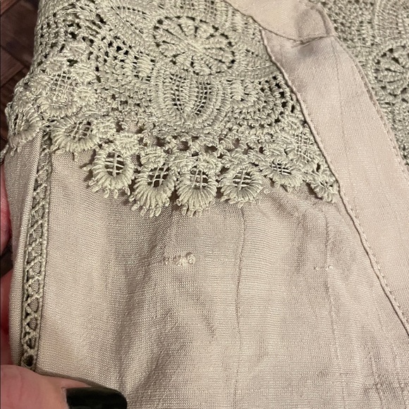 Fig and Flower Boho Taupe Peasant Blouse Crochet Lace Button down top M - Picture 10 of 10